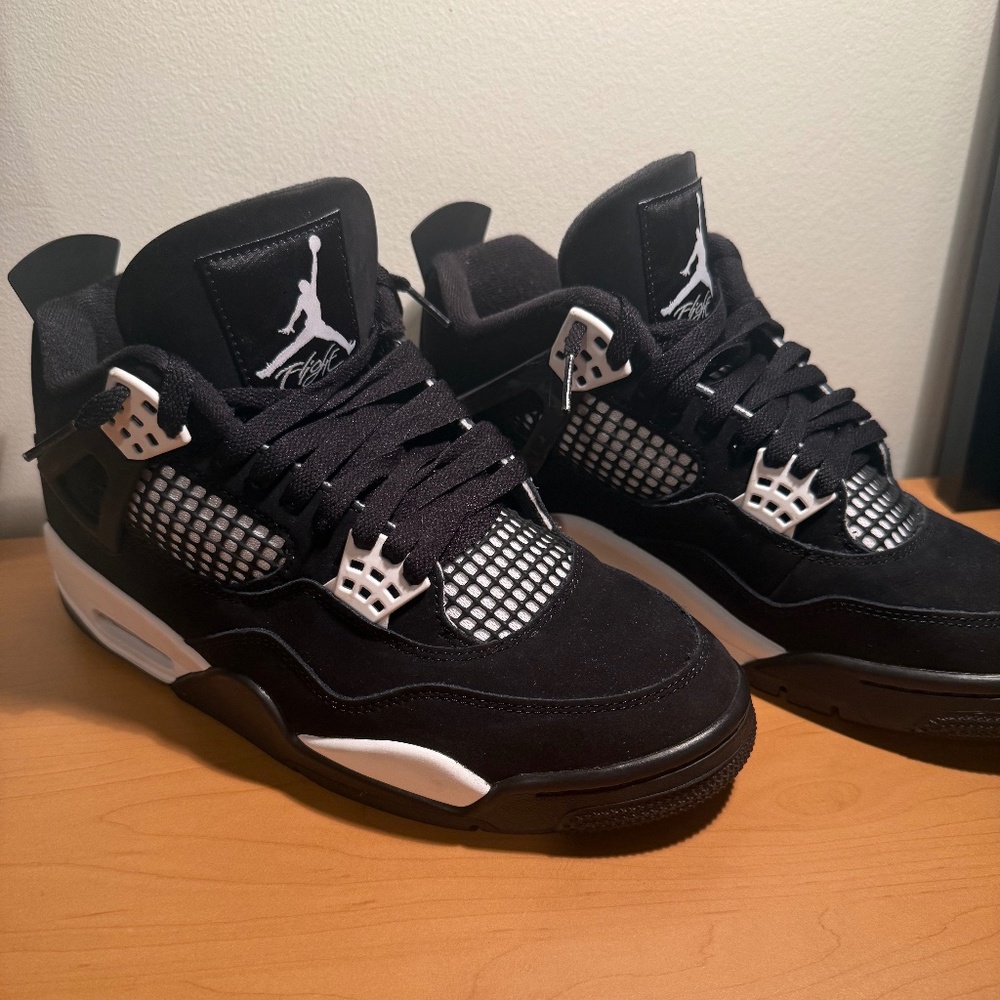 Nike Jordan 4 White Thunders